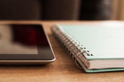 annaschmidt-berlin.com_analog-vs-digital_pixabay